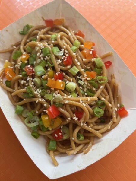 appetizer-sesame-peanut-noodles-with-peppers-green-onions (1)